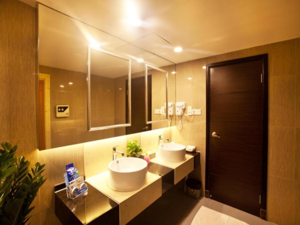 New World Hotel Guangzhou Exterior photo
