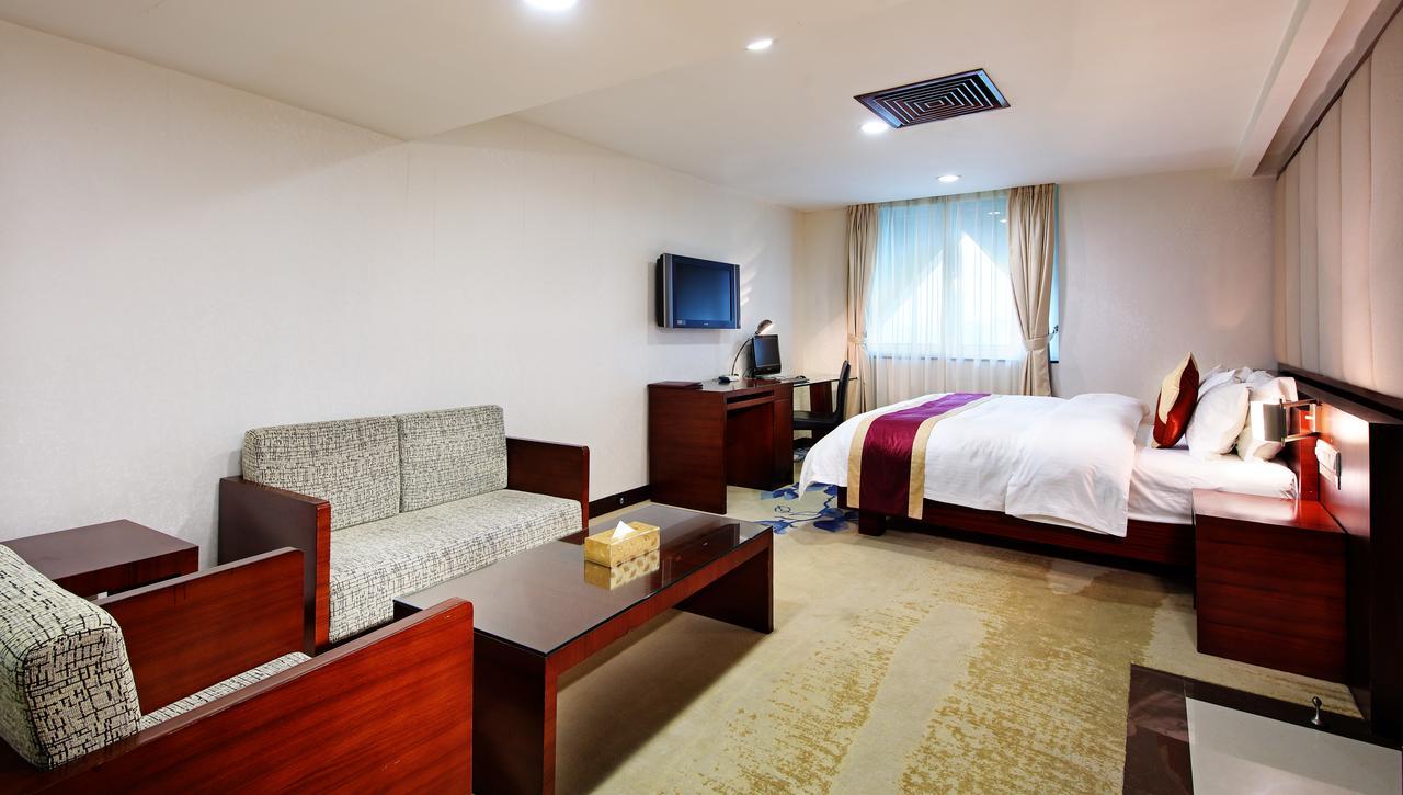 New World Hotel Guangzhou Exterior photo