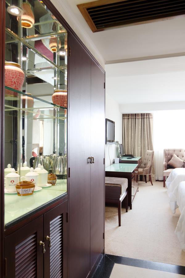 New World Hotel Guangzhou Exterior photo