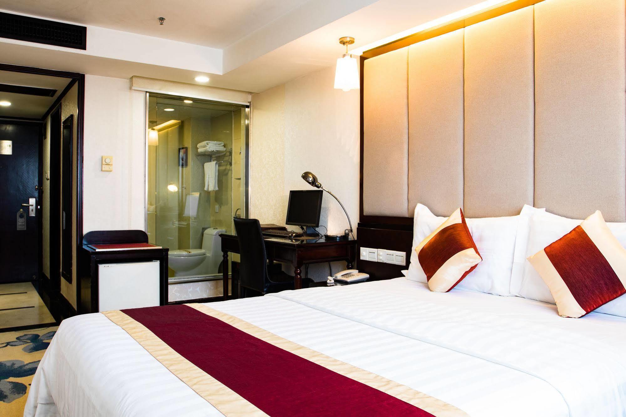New World Hotel Guangzhou Exterior photo
