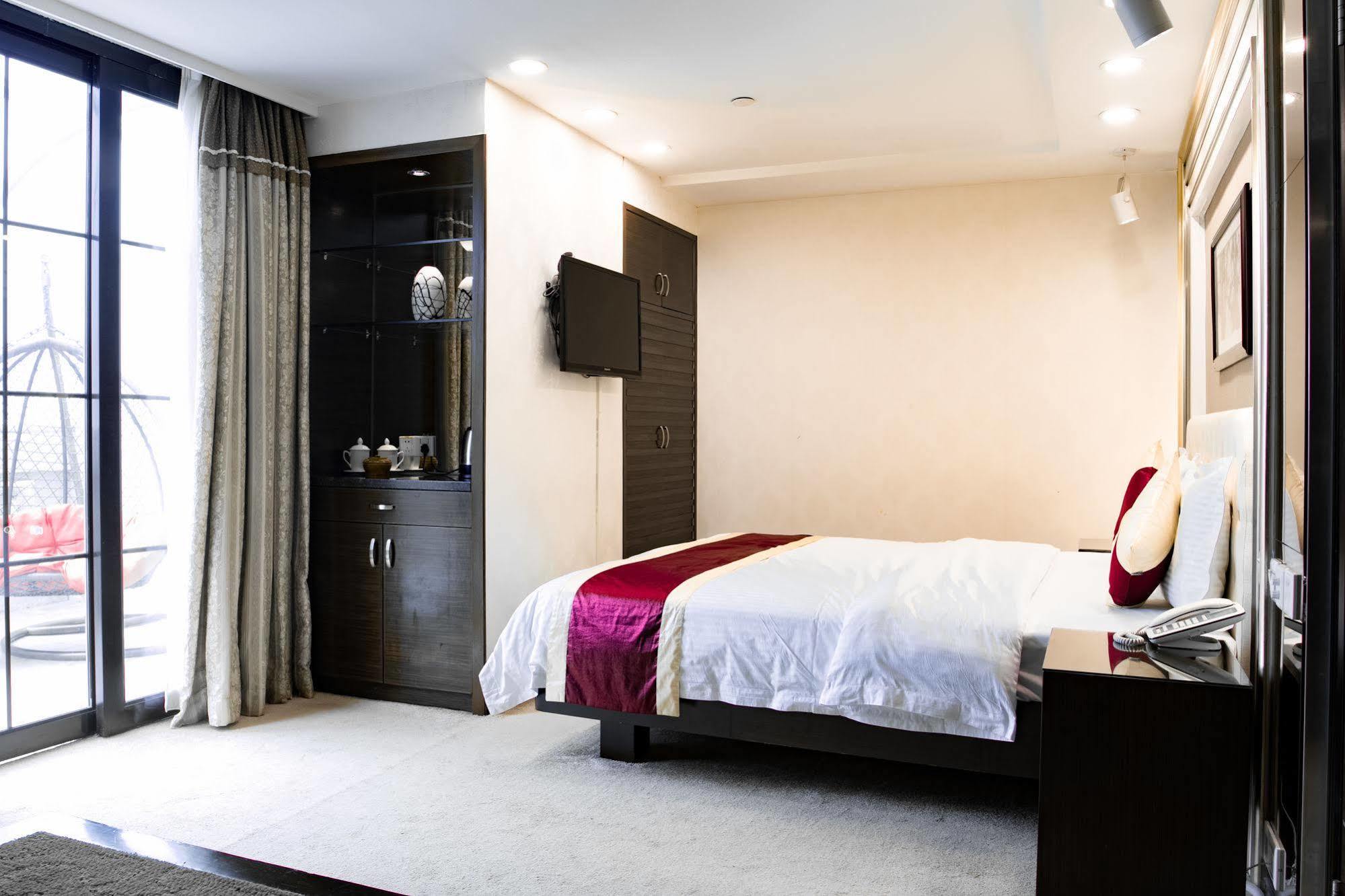New World Hotel Guangzhou Exterior photo